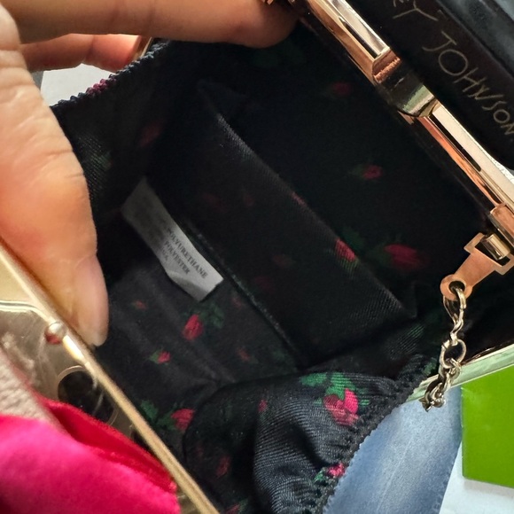 Betsey Johnson Black and White Striped Women's Bag - Picture 5 of 10